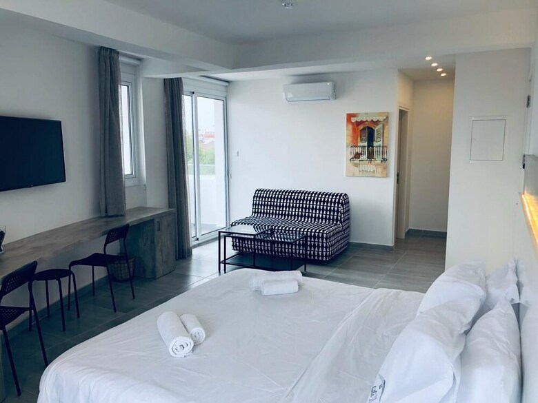 Hotel White 11