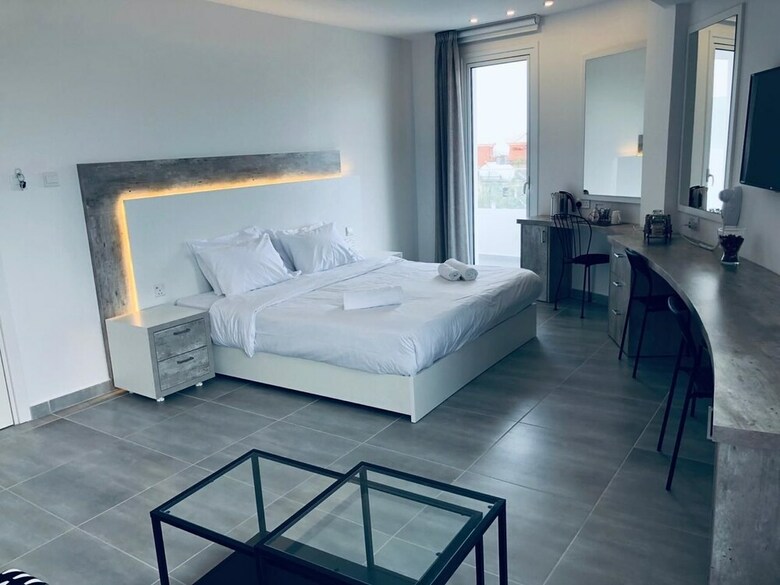 Hotel White 11
