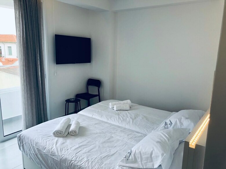 Hotel White 11