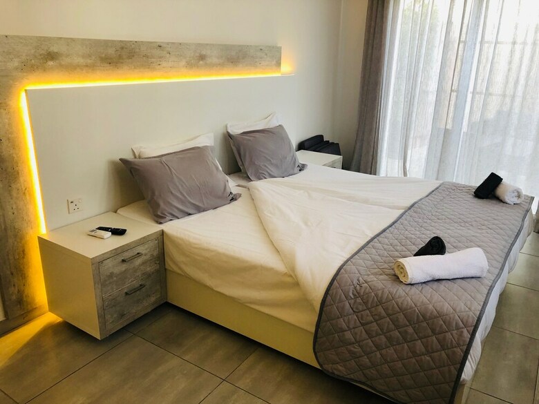 Hotel White 11