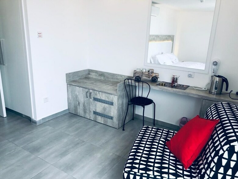 Hotel White 11