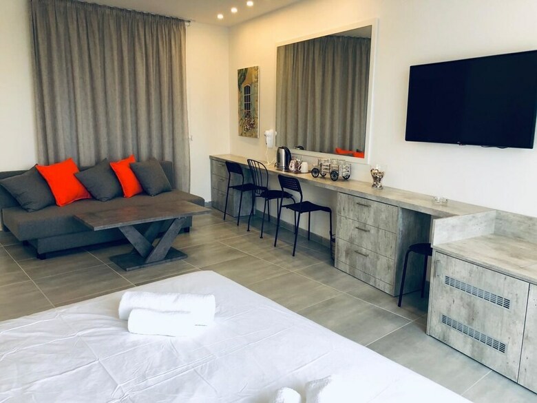 Hotel White 11