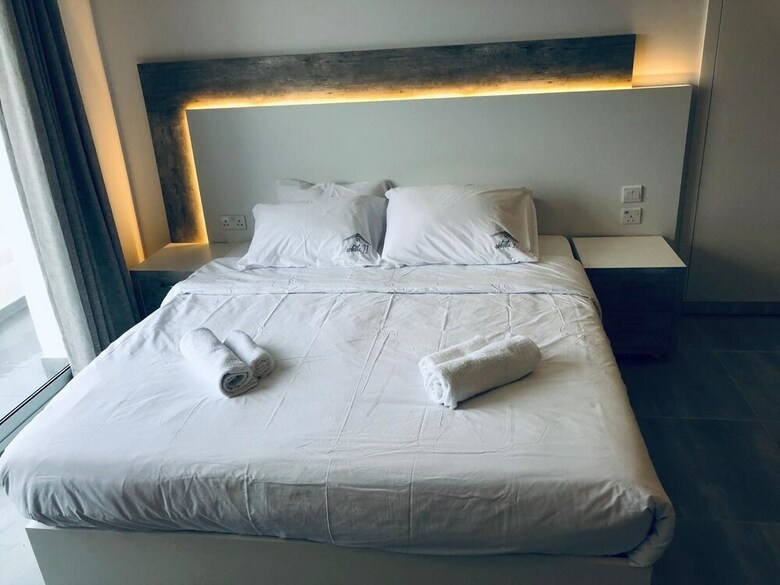 Hotel White 11