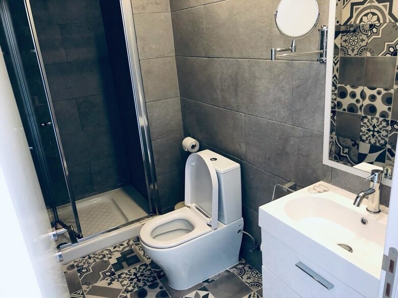 Hotel White 11