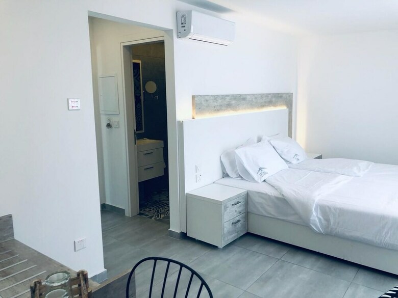 Hotel White 11