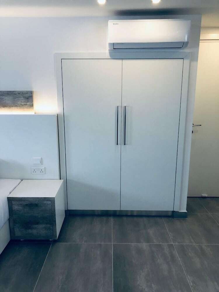 Hotel White 11