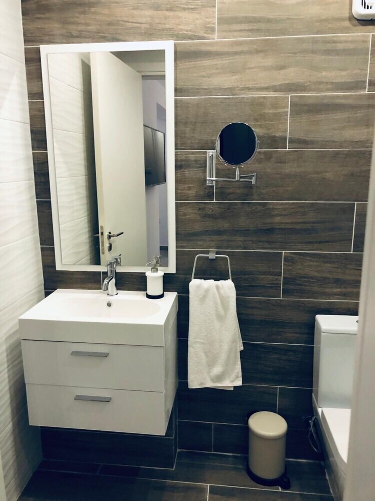 Hotel White 11