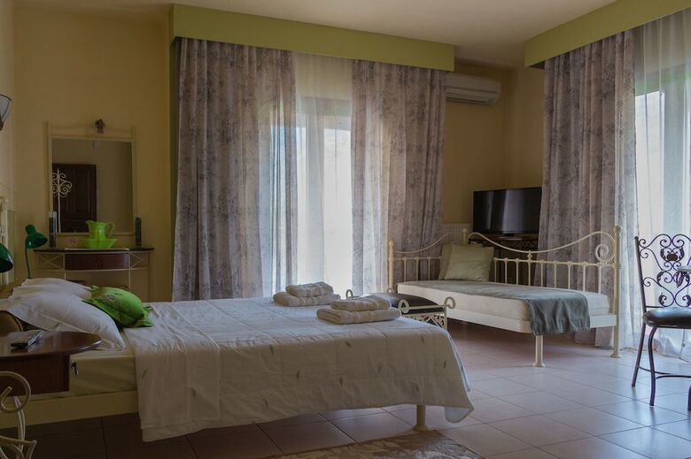 Akrolimnion Hotel
