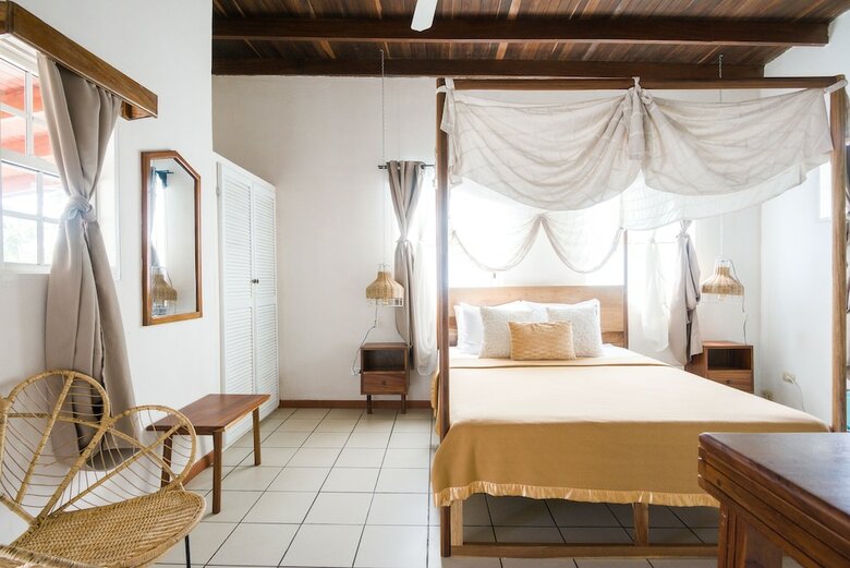 Hostal Selina Shared Manuel Antonio
