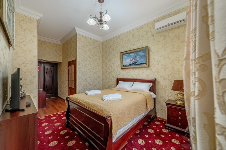 Hotel Queen Of Opera