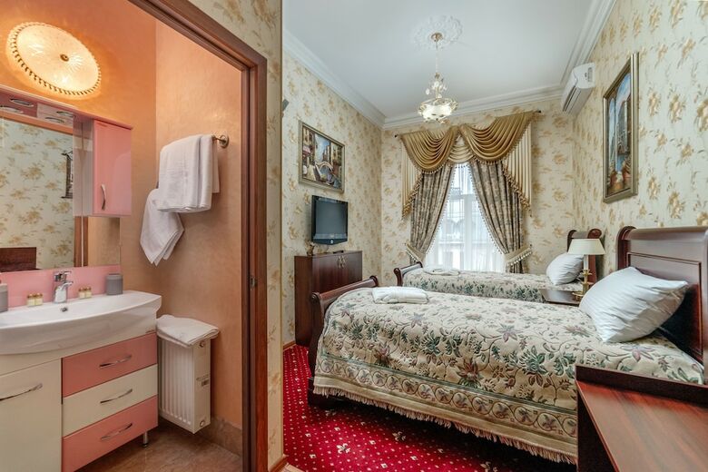 Hotel Queen Of Opera