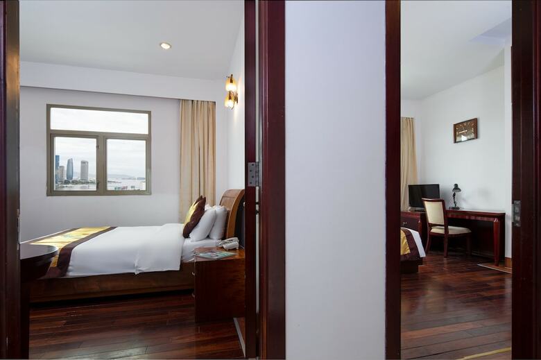 Da Nang Riverside Hotel