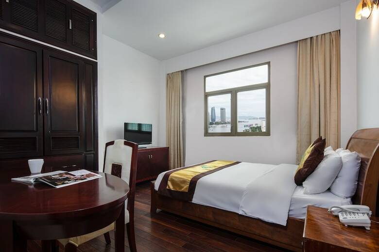 Da Nang Riverside Hotel