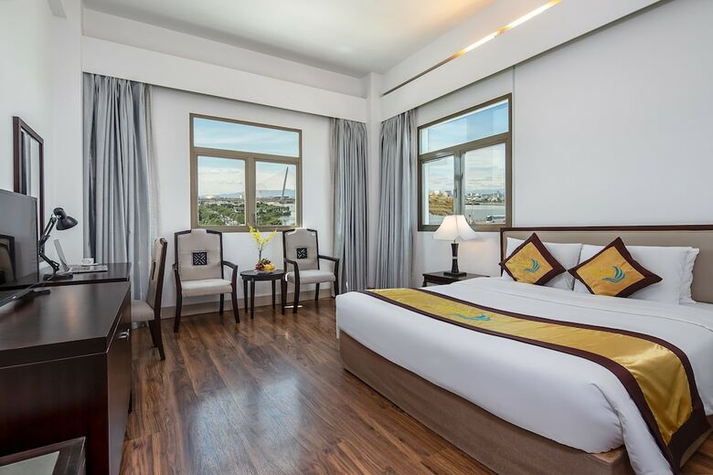 Da Nang Riverside Hotel
