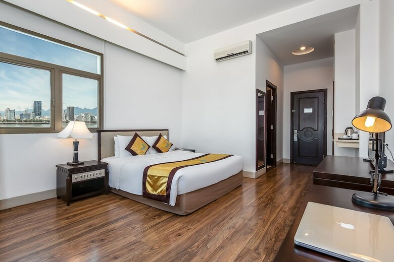 Da Nang Riverside Hotel