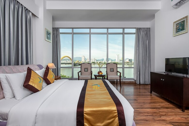 Da Nang Riverside Hotel