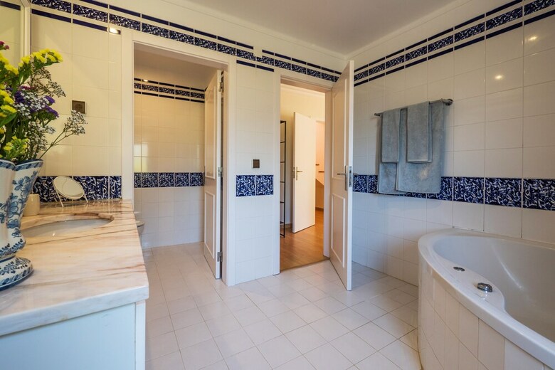 Sintra Surf Family Villa