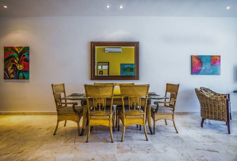 Apartamentos La Vista Condo Beachside