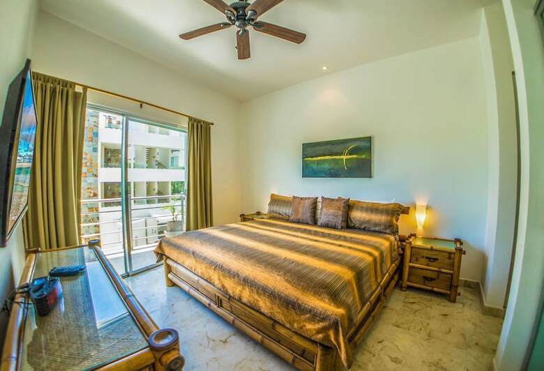 Apartamentos La Vista Condo Beachside