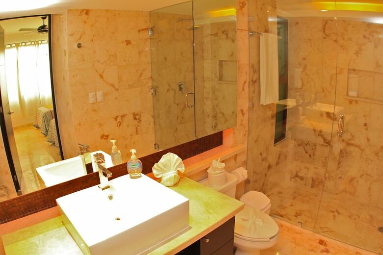 Apartamentos Las Brisas Condominios