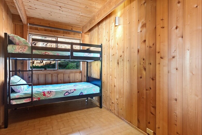 Cliffs End Beach Shack - 105 Gold Coast Drive, Carrickalinga