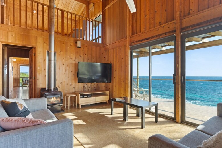 Cliffs End Beach Shack - 105 Gold Coast Drive, Carrickalinga