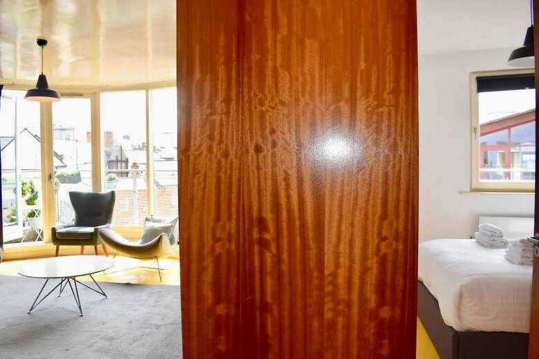Modern Penthouse Apartment In Temple Bar