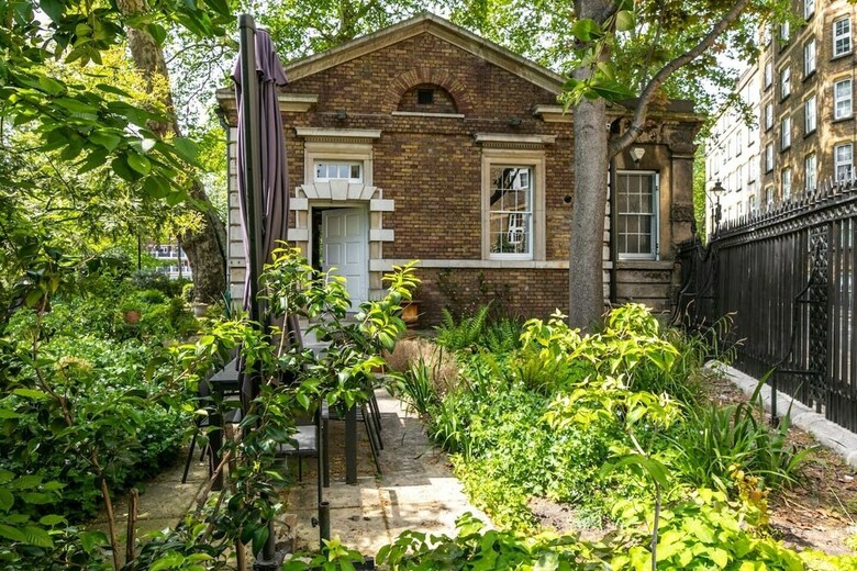 Fantastically Unique House For 3 With Large Garden