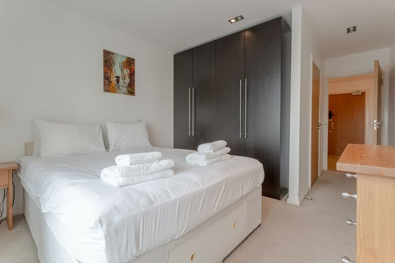 Fantastic 2 Bedroom Apartment Near Canary Wharf