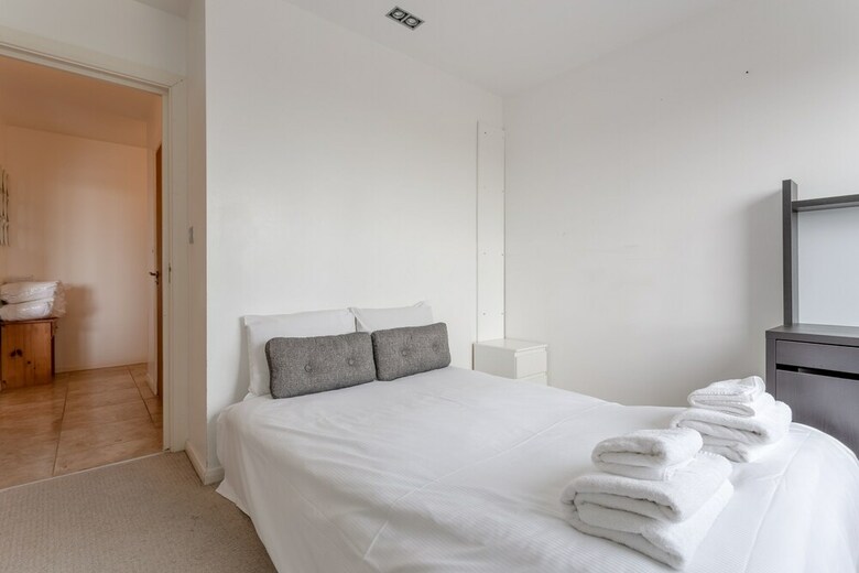 Fantastic 2 Bedroom Apartment Near Canary Wharf
