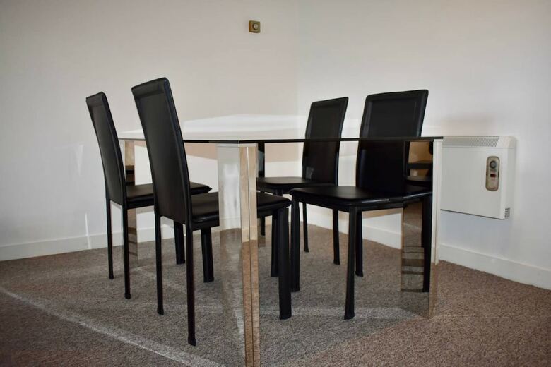 Ballsbridge 2 Bedroom Apartment With Balcony