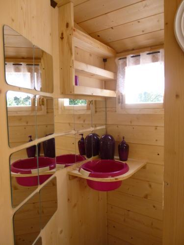 Camping Des Rochers Des Parcs