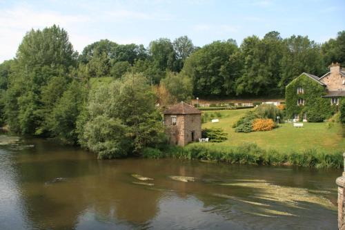 Camping Des Rochers Des Parcs