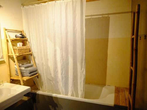 Hostal La Pierre Folle Chambres D'h�tes