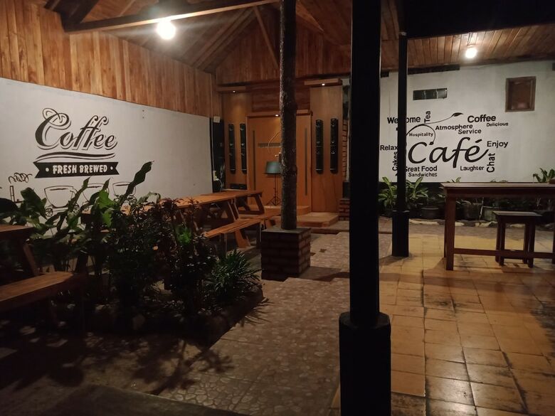 Hotel Adk Papandayan Homestay & Tour