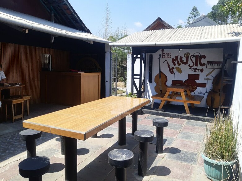 Hotel Adk Papandayan Homestay & Tour