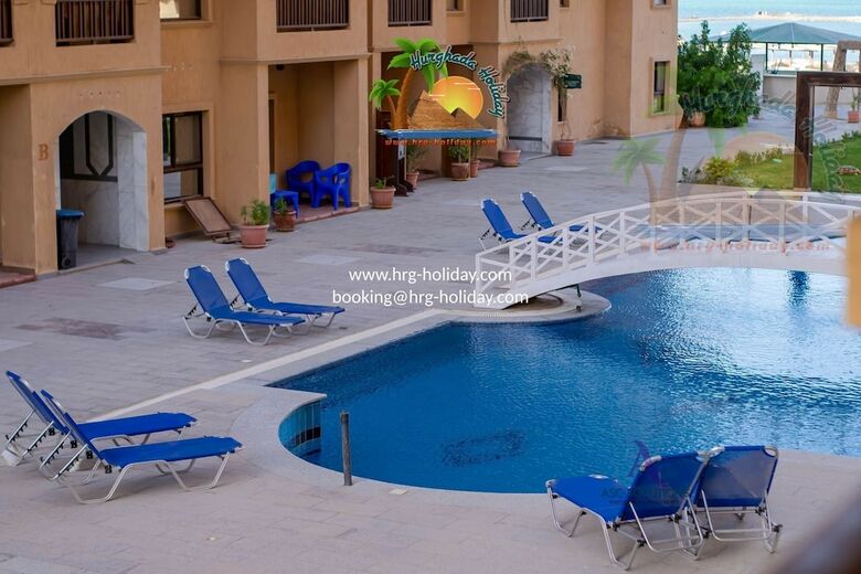 2 Bedrooms Apartment Pool & Sea View