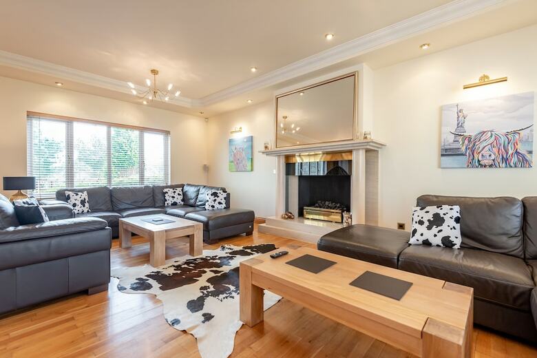 Apartamentos Luxury 6-bed House With Pool