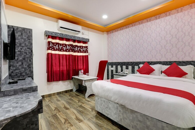 Oyo 585 Hotel Raj Durbar & Navrang