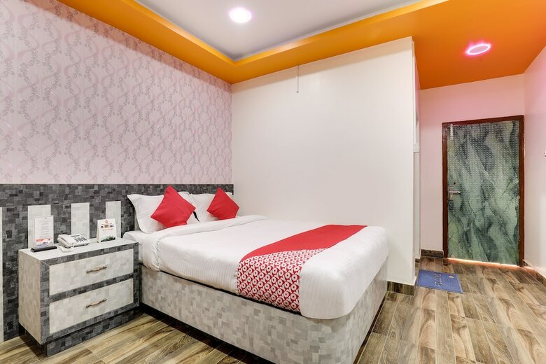 Oyo 585 Hotel Raj Durbar & Navrang