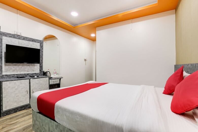 Oyo 585 Hotel Raj Durbar & Navrang