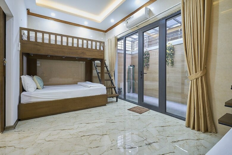 Hotel La Lumiere Harbor House