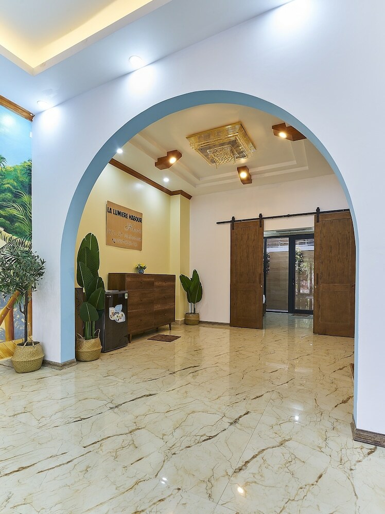 Hotel La Lumiere Harbor House