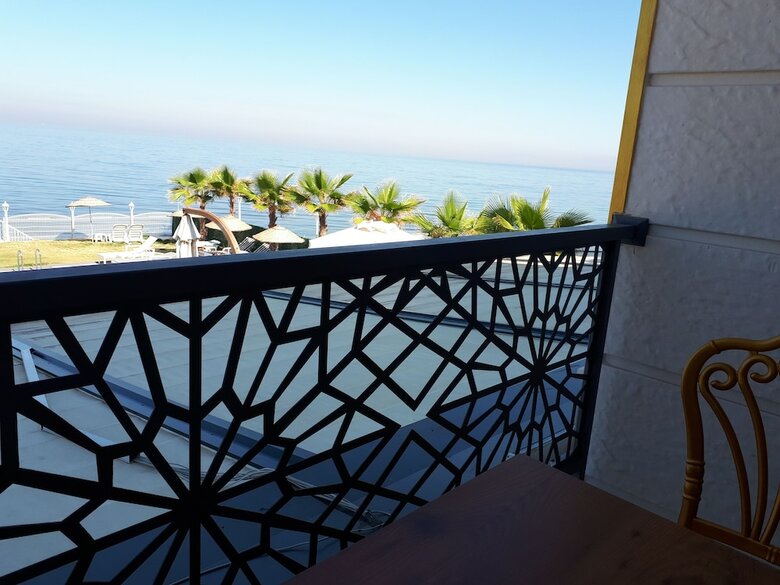 The Klazomenai Marine Hotel