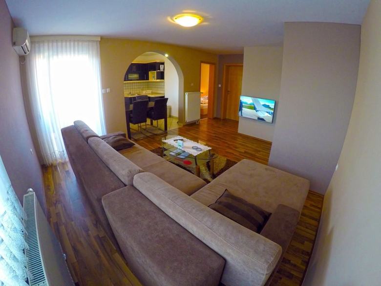 Hotel Apartments And Rooms Rea