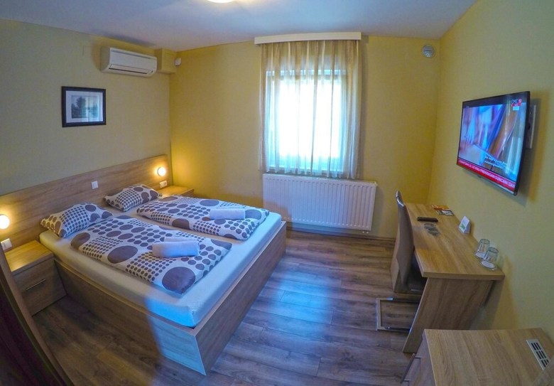 Hotel Apartments And Rooms Rea
