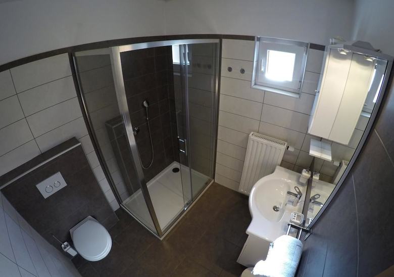 Hotel Apartments And Rooms Rea