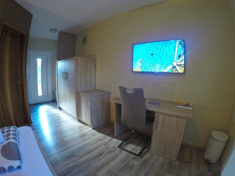 Hotel Apartments And Rooms Rea