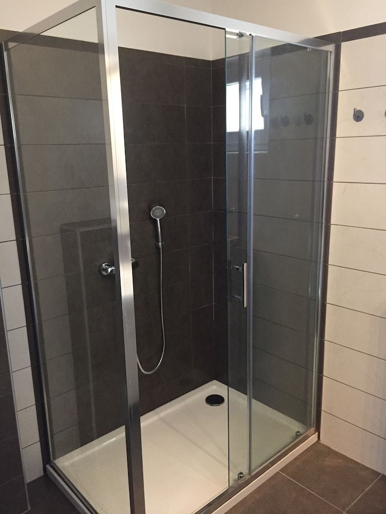 Hotel Apartments And Rooms Rea