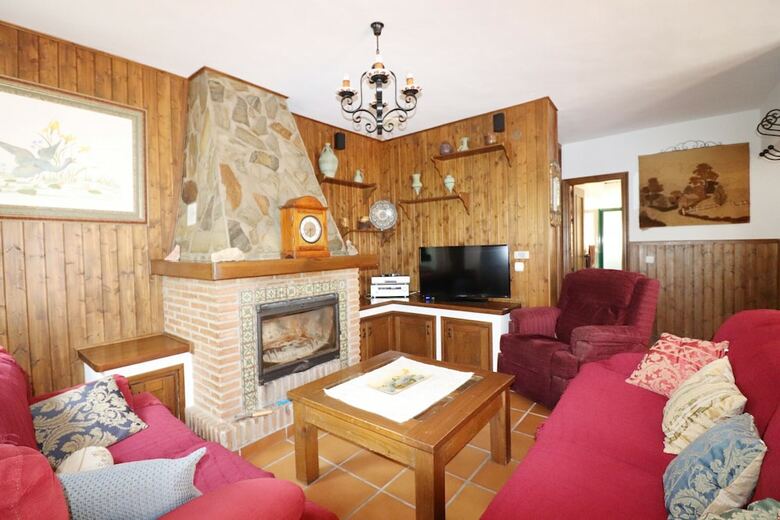 1053 Villa Seral